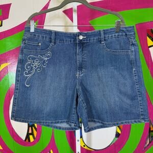 Gloria Vanderbilt Blue Jean Shorts with Floral Embroidery. Size 14.